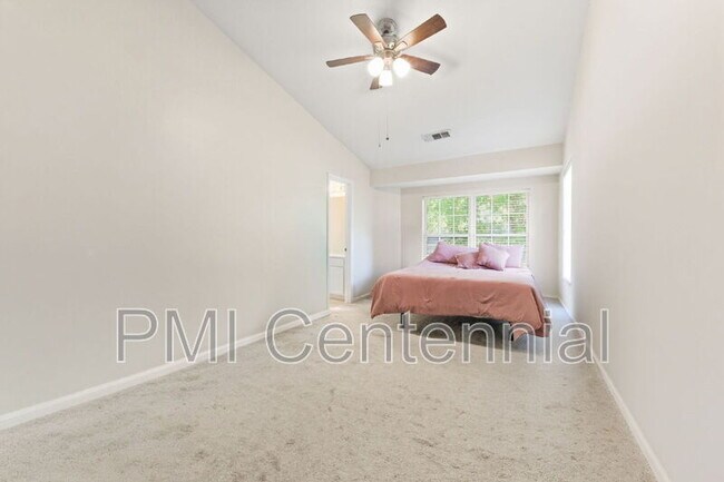 Building Photo - 1528 Cove Creek Cir