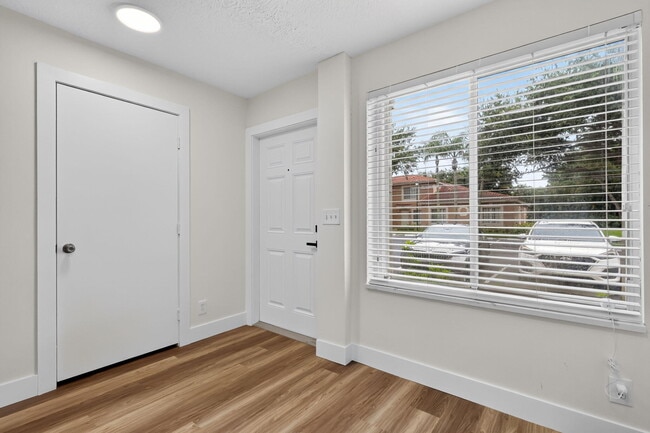 Building Photo - 9899 Kamena Cir
