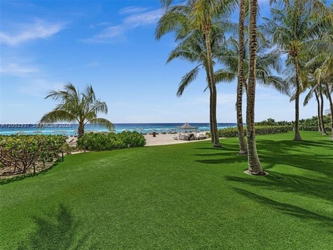 Building Photo - 17001 Collins Ave