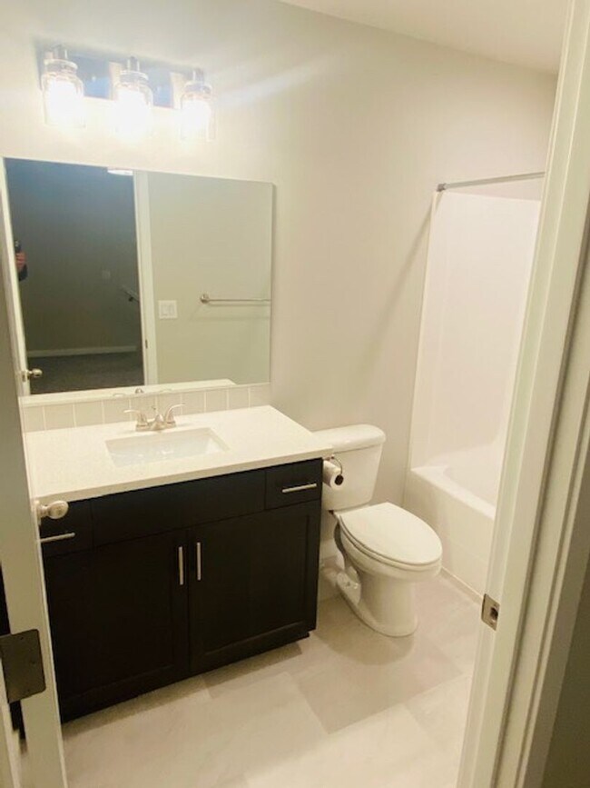 Building Photo - Beautiful Newer Home in Terrific Salmon Creek Location