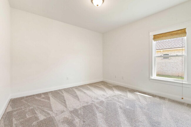 Building Photo - 925 Charleston Loop