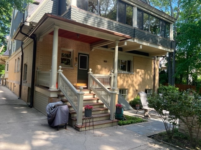 Apartment Entry - 1228 Forest Ave