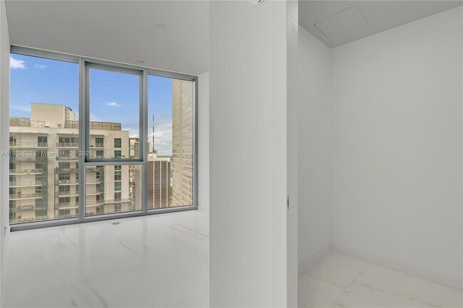 Building Photo - 300 Biscayne Blvd Way