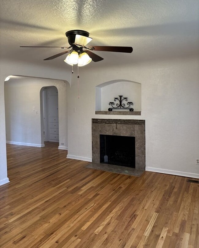 Building Photo - 2Bd/1Ba Single Story House - Available Soon!