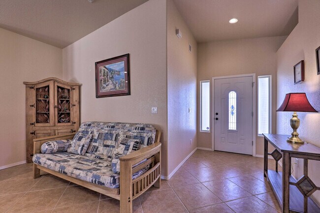 Building Photo - 2447 Rio Dr