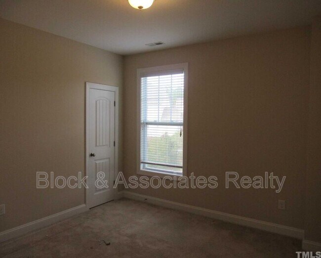 Building Photo - 1148 Holland Bend Dr