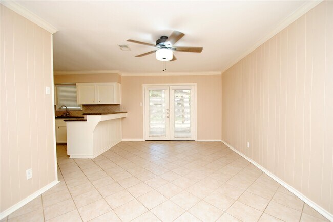 Building Photo - 10034 Cedardale Dr