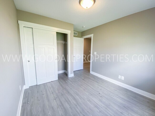 Building Photo - 4-Bedroom Walkout Ranch Home in De Soto with Finished Basement & Attached 2-Car Garage