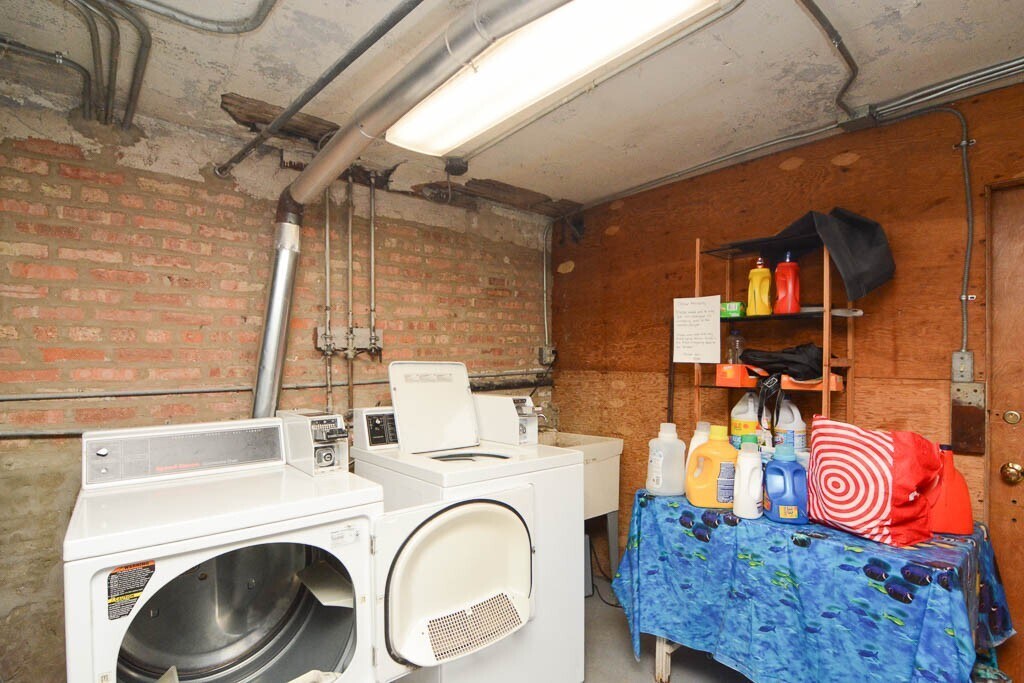 Building Photo - 2637 W Iowa St