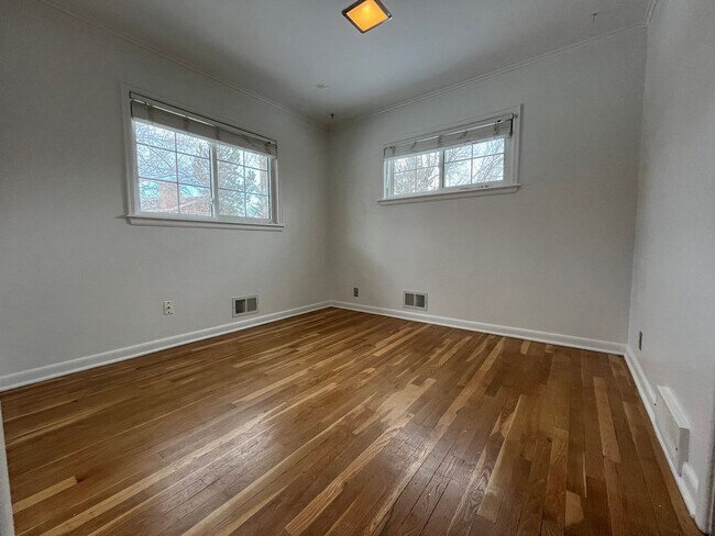 Building Photo - 310 30th St