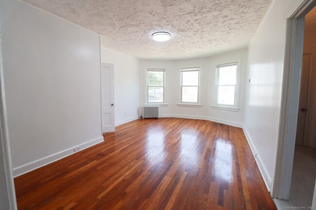 Building Photo - 190 Montauk Ave