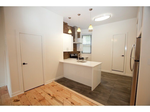 Building Photo - 220 Roebling St