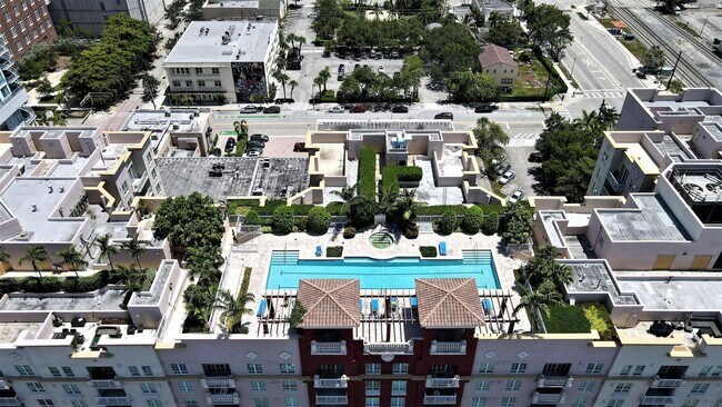 Building Photo - 410 Evernia St
