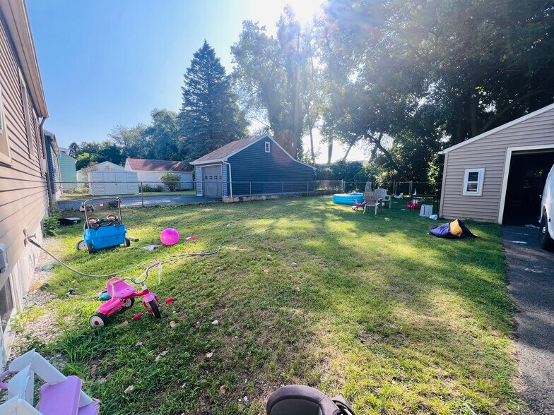 Backyard - 47 Lockrow Blvd
