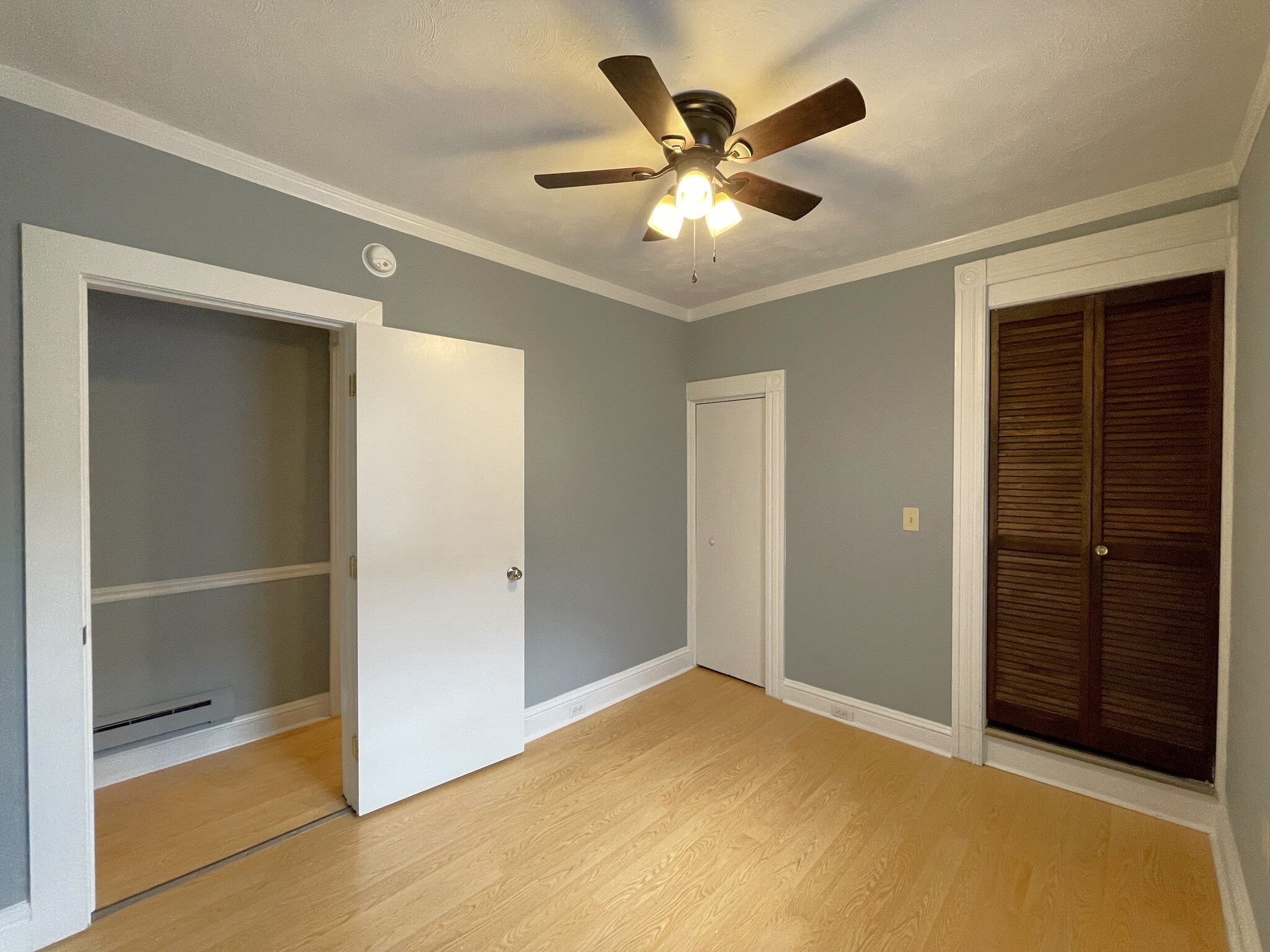 Secondary Bedroom - 533 W Water St