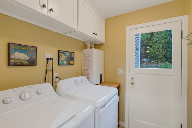 Building Photo - 6718 SW 36th Ave