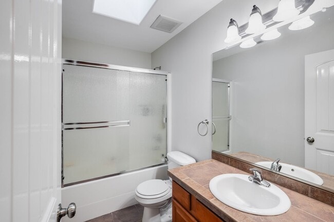 Building Photo - Beautiful 5 bed, 3 bath rental home in North Central, Gresham!