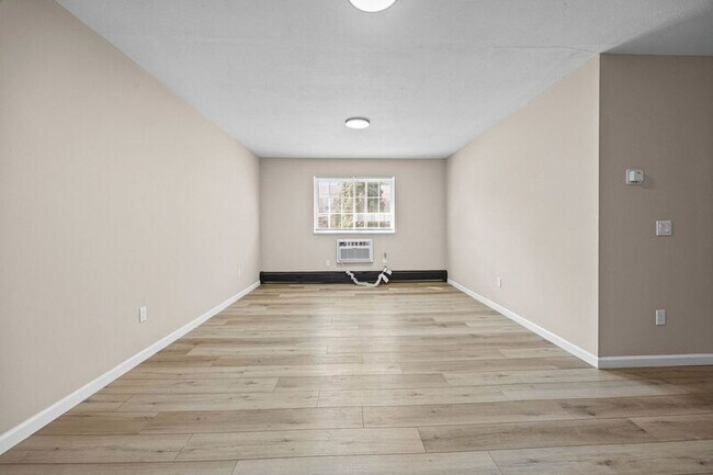 Building Photo - 35 Oakmount Ave