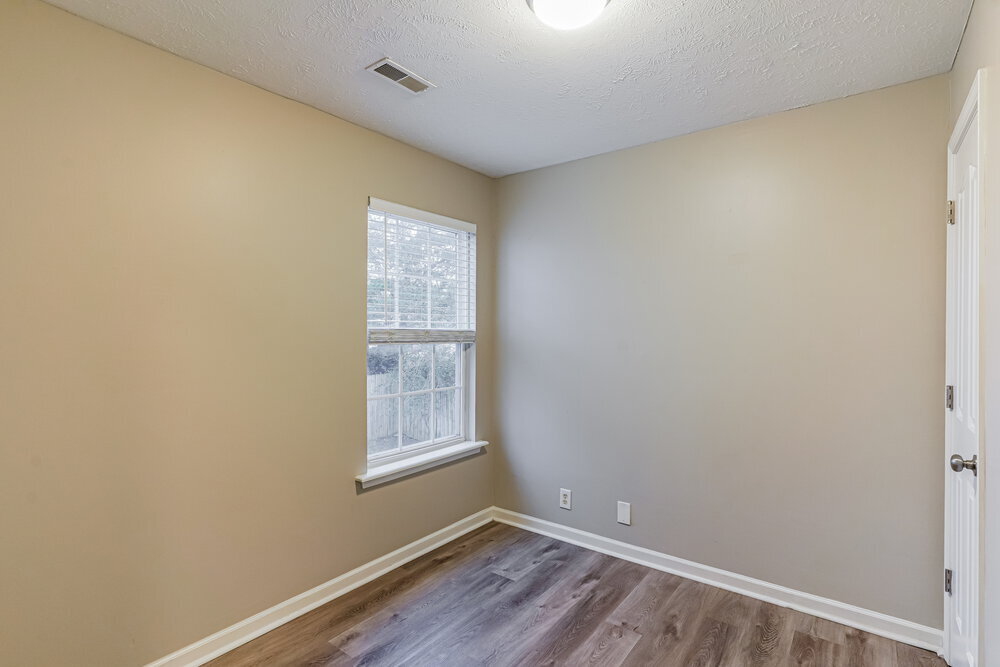 Building Photo - 1043 Tom Hailey Blvd