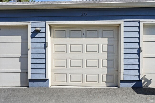 Building Photo - 219 Sea Crest Cir