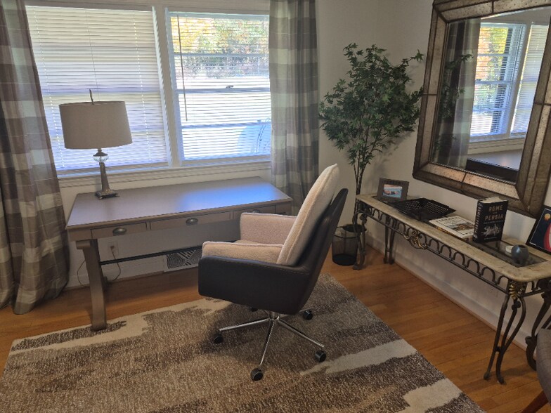 Building Photo - 1218 Greenwood Dr