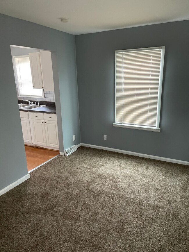 Building Photo - 3 Bedroom Home In Farmington Hills