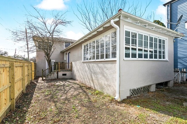 Building Photo - dsk638