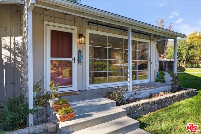 Building Photo - 914 El Paseo Rd