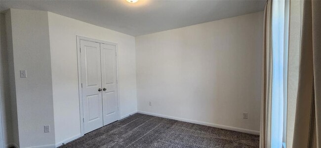 Building Photo - 201 Water Grass Trl