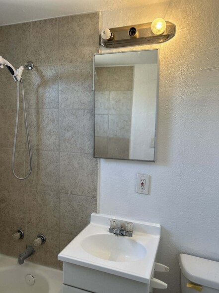 Building Photo - 1118 Laurel Ave