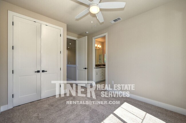 Building Photo - 8943 Fair Oaks Blvd