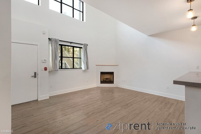 Building Photo - 2 br, 2.5 bath Condo - 1555 32nd St, Oakla...