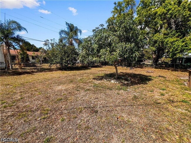 Building Photo - 2239 Iris Way