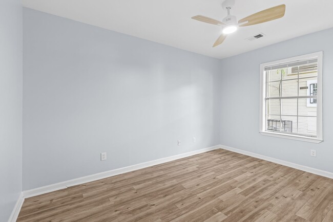 Building Photo - Stylish & Newly Renovated 3 Bedroom 2 Bath...