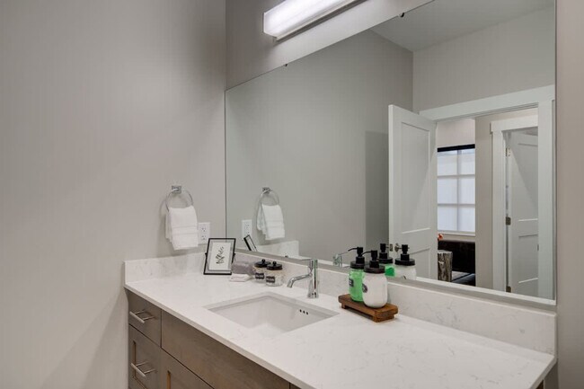 Building Photo - 110 W Beall St