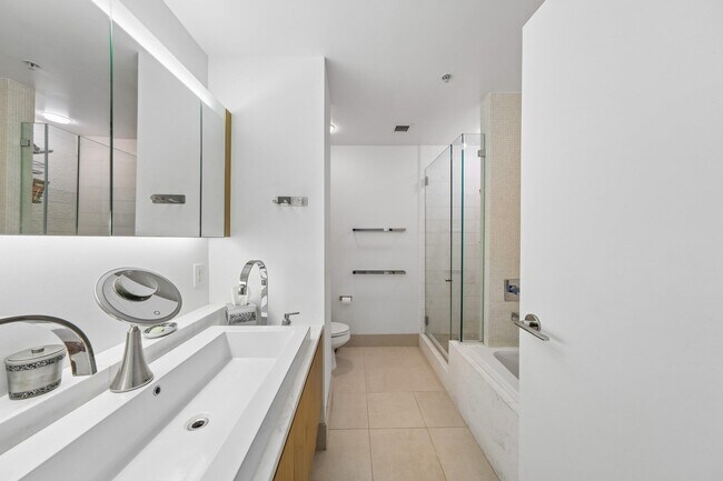 Building Photo - 77 Hudson St