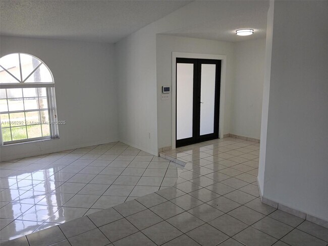 Building Photo - 2424 SW 143rd Pl