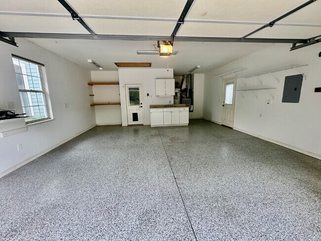 Building Photo - Spacious Open Floor Plan Home in Sun City!