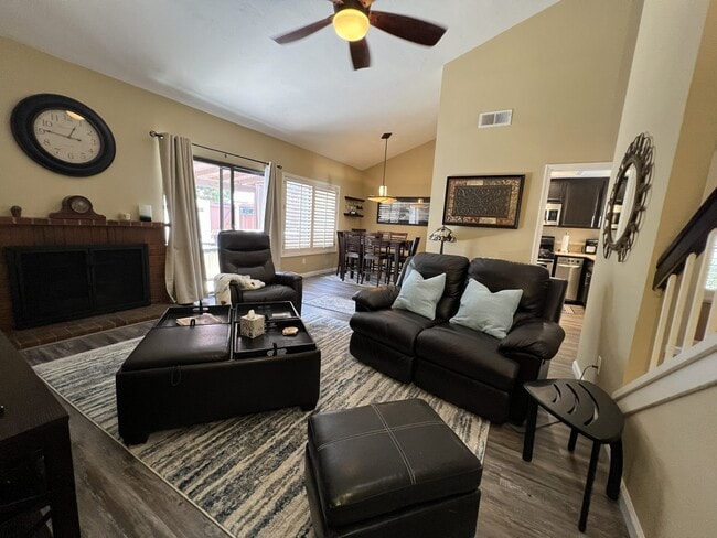 Building Photo - 1515 Apache Dr