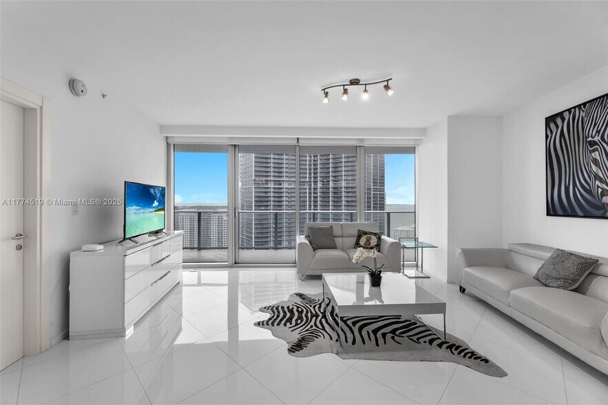 Building Photo - 200 Biscayne Blvd