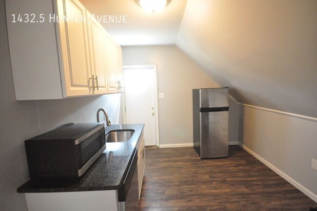 Building Photo - 1 Bed 1 Bath Close to Campus, Available Fa...