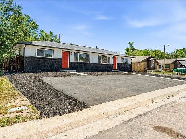 Building Photo - 715 Miller Ct
