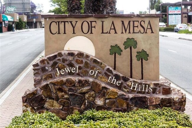 Building Photo - La Mesa Village Jr. One Bedroom-NICE SPACE
