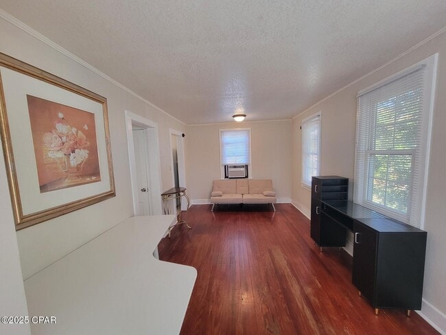 Building Photo - 131 Allen Ave