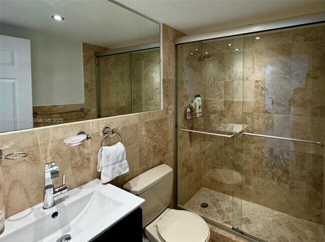 Building Photo - 800 Claughton Island Dr