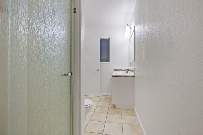Building Photo - 3 Bedroom 2 Bathroom House For Rent!