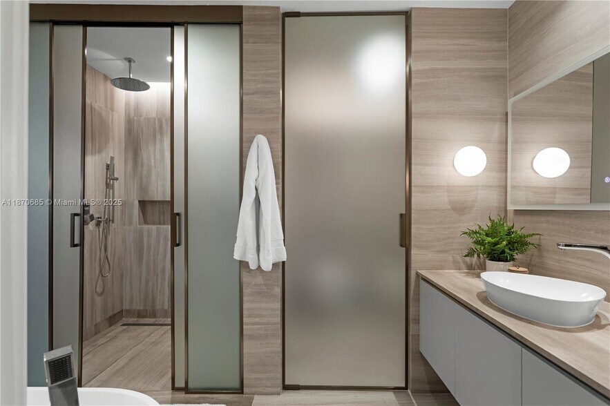 Building Photo - 5775 Collins Ave