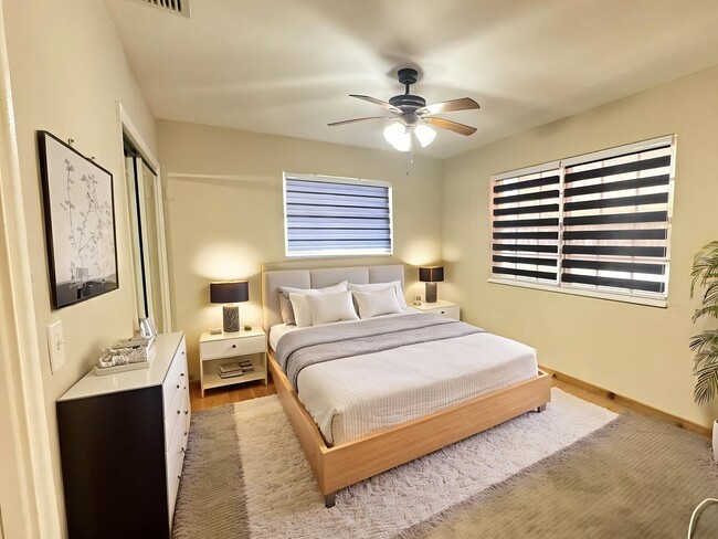 Building Photo - 8341 Sunset Dr