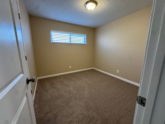 Building Photo - One of a kind NE Heights Home