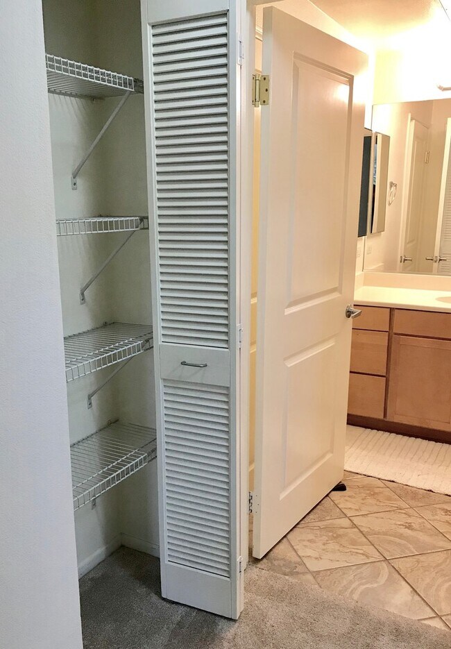 Building Photo - Ideally located Playa Vista Condo